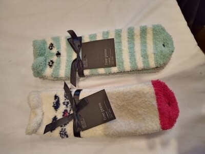 4 PAIR - FREE PRESS  MINT GREEN STRIPE/SOLID AND IVORY PINK HEARTS/KITTEN COZY S-image