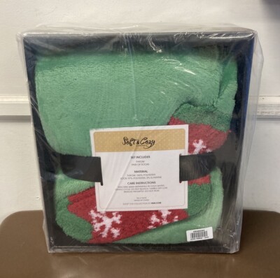 Soft and Cozy Company Solid Green Throw and Red & Green Christmas Socks Set NEW-image