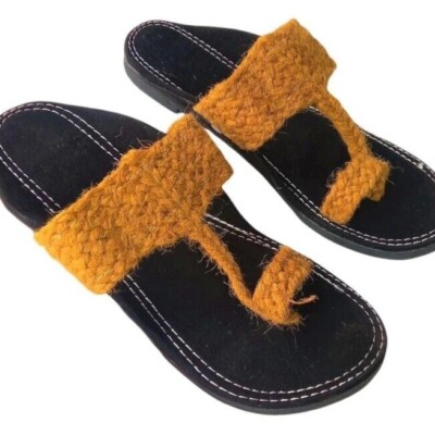 Step into Cozy Comfort: Discover Our Luxurious Unisex Slipper-image