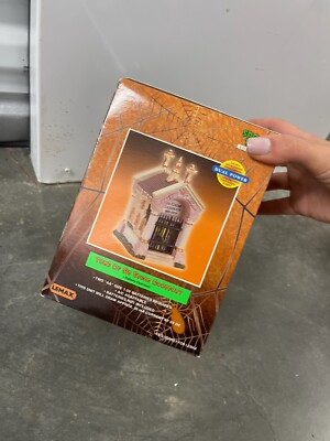 Vtg Lemax Spooky Town Collection “Tomb of Sir Edgar Goodbody” 2002 #24766A-image