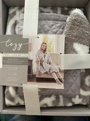 Blanket WRAP & SOCK SET..GRAY..NEW IN BOX-image