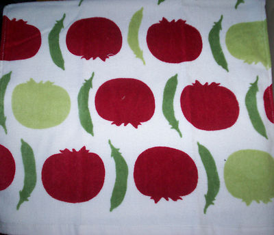 NEW BEAUTIFUL KITCHEN HAND DISH VELOUR TOWEL * Tomatoes & Peas SOFT *-image