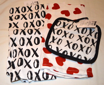 Kitchen Dish Towel Set - 2 towels 1 potholder 100% Cotton Red Hearts Black XOXO-image