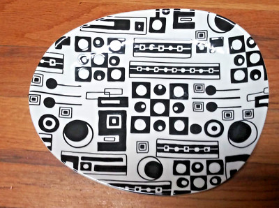 Pier One Imports Traffix Platter Plate Oval Black White Geometric print EUC-image
