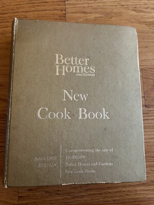 Vintage Better Homes & Gardens New Cook Book Souvenir Edition Gold 5-Ring Binder-image