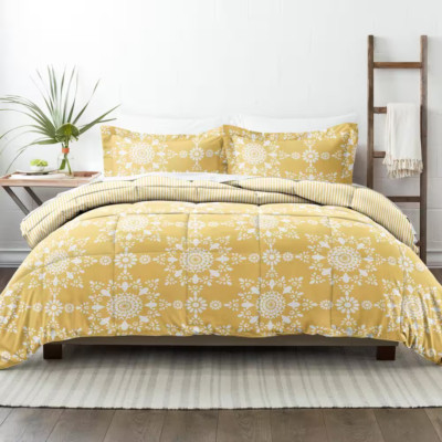 Becky Cameron Comforter Set 3-Piece Full/Queen Yellow Daisy Medallion Pattern-image