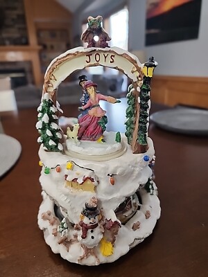 Vintage Holiday Collection Wind Up Musical Christmas Animated Music box￼, -image