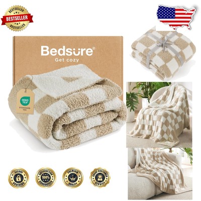 Elegant Checkered Beige Throw Blanket - Warm & Fluffy for Couch or Travel 60x80-image