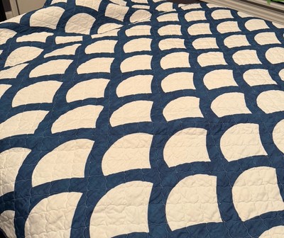 Beautiful Quilted Comforter, Size King - Blue/Yellow Size 91” X91 “-image