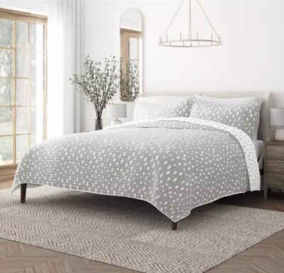 Becky Cameron Bedding Set Reversible Microfiber Quilt w/ Shams in Light Gray-image