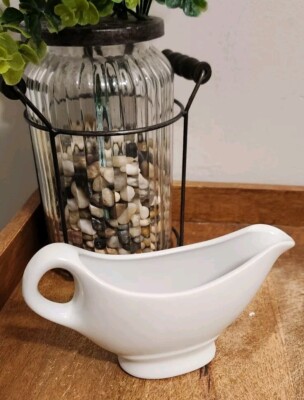 One Pier 1 Imports New Essentials Classic Gravy Boat White EUC-image