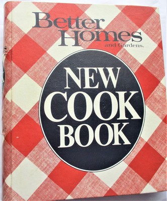 Better Homes and Gardens NEW Cook Book 1981 Red Plaid Ring Binder-image