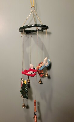  VTG HOLIDAY WIND CHIME CHRISTMAS WREATH WITH CHRISTMAS THEME AND BELLS -image