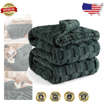 Timeless Mallard Green Checker Fleece Blanket - Cozy King Size for Travel & Home-image