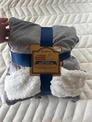 Dearfoams the Cozy Blanket Hoodie. One Size Fits The Most-image