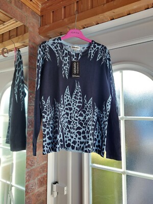 REDUCED - sze 10/12 top quality expensive v  soft cosy luxury long sleeve jumper-image