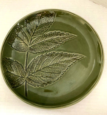 Pier 1 Stoneware Green LEAF Pattern Plate 8 1/4
