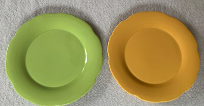 Pier 1 Dinner Plates Scalloped Edge Portugal Set Of 2~ 1/Green 1/Yellow 10 1/2”-image