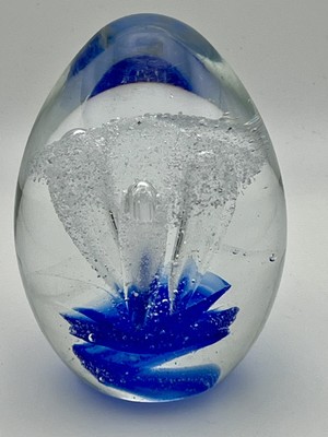 Pier 1 Imports Vintage Heavy Art Glass Paperweight Sculpture blue flower design-image