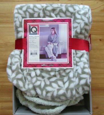 Living Quarters Sage Fleece Wrap w/Pockets & Socks for Lounging Wear Soft  NWT-image