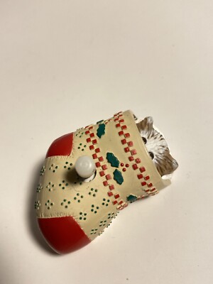 Hallmark PIN Christmas Vintage Wind up Cat Stocking 1990 Brooch (kinda works)-image