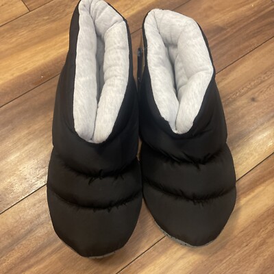 Northeast Outfitters Youth Cozy Cabin Zebra Slippers NWT Size 9 / 12 (Black)-image
