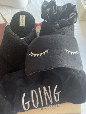 NEW Dearfoams Women Medium 7-8 Slippers Gift Set Eye Mask Travel Bag Memory Foam-image