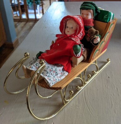 Vintage CHRISTMAS AROUND THE WORLD Porcelain Children On Wind Up Musical Sleigh-image
