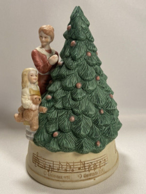 R.O.C. Vintage Music Box Ceramic Figurine O Christmas Tree Wind-up Made Taiwan-image