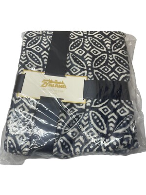 Zealand Cozy Blanket 50” x 60” Blue Floral -image