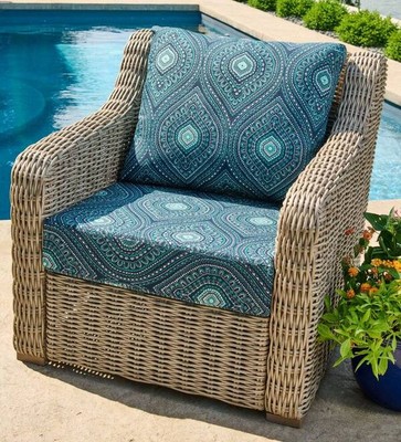 BETTER HOMES & GARDEN OUTDOOR DEEP CUSHION SET BLUE MEDALLION IN HAND TO SHIP-image