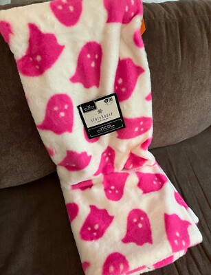 Halloween Storehouse GHOST Pink Neon throw-image