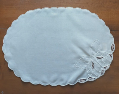 Vtg W-C Imports Beige Cloth Placemats Embroidered Butterfly Design Open Cut Work-image