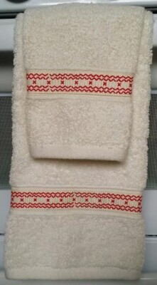 2 pc Bathroom Hand Towel & Wash Cloth Set trimmed w/ivory ribbon w/red design-image