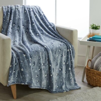 Warm & Cozy Glow in the Dark Plush Throw New Stars -image