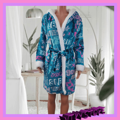 NWT {Em & Alfie} Cozy Comfort: Green Snooze Robe, One Size NWT-image