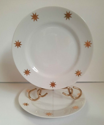 Pier 1 White Salad/Dessert Plates w/Gold Stars Holiday Design Set of 2 Pre-owned-image