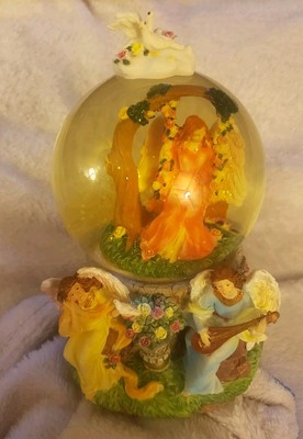 Sankyo Vintage Wind Up Musical Angels Snow Globe Playing 