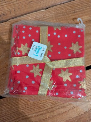 Pier 1 Imports 4 Red Napkins With Gold Stars New In Package -image