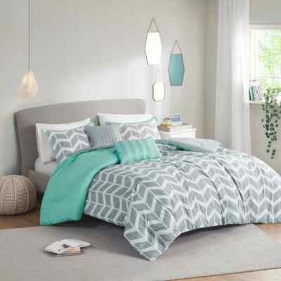 NEW! ~ COZY SPORTY MODERN BLUE AQUA GREY CHEVRON STRIPE SPORT SOFT COMFORTER SET-image