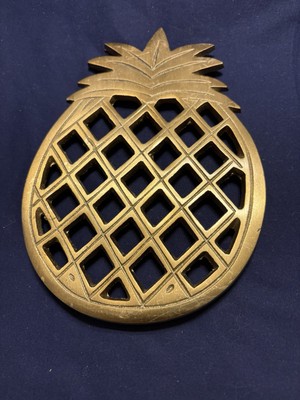 Design Imports Gold Tone Pineapple Trivet Cast Aluminum Antique Brass Finish. B6-image