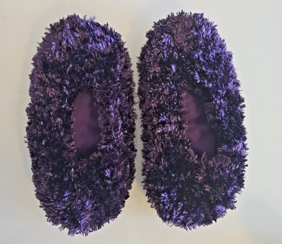Hue Cozy Comfortable Purple Slippers Size 10