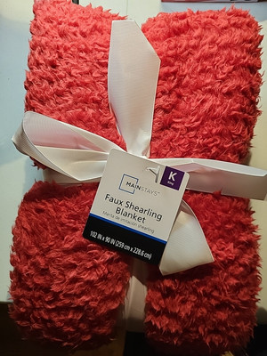 Mainstays Faux Shearling Blanket, Red, King 102