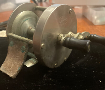 Vintage SHAKESPEARE #1967 Level - Wind Fishing Reel-image