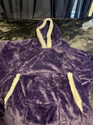 Fleece Wearable Blanket Big Pocket Comfortable and Loose for Winter Time-image