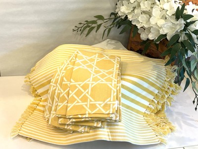 Pier 1 Imports NEW 6 Placemats 4 Napkins Yellow White Spring Summer Modern-image