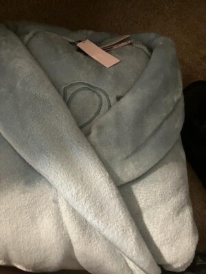Victoria Secret The Cozy Logo Plush Robe SUPER SOFT NWT M/L-image