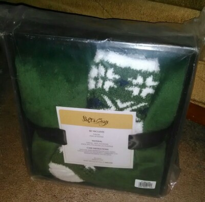 Soft & Cozy Company Throw Blanket & Pair of Socks * Brand New in Package! -image