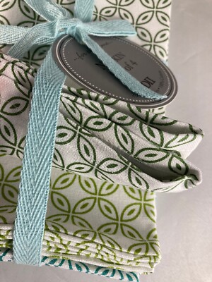 Napkins from Design Imports, New Set of 4, Garden Circle Vine Print 100% Cotton -image