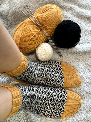 Hand Knitted Wool Unisex Socks, Cosy Vintage Woolen Socks, Gift for Mother-image